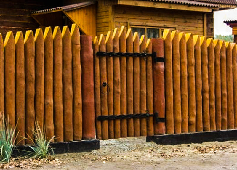 Фото забора частокола для частного дома Деревянный забор частокол для частного дома