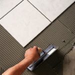 Сколько наносить плиточного клея чтобы не отвалилась плитка